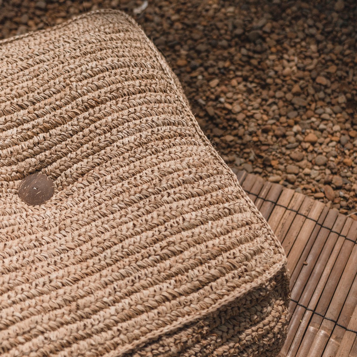 Padar raffia pouf